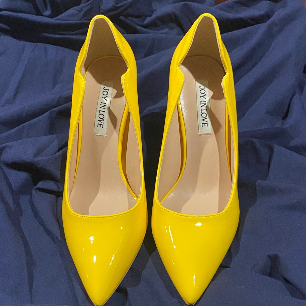 yellow pumps